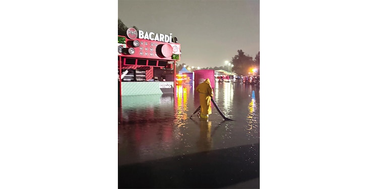 PESE al mal clima, ayer acudieron 35 mil
789, de acuerdo con las cifras reportadas del festival.