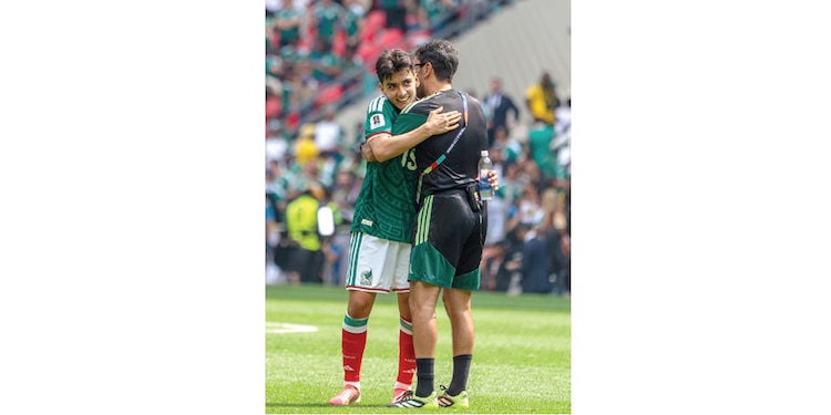 GILBERTO MORA jugó su
primer partido con 17 años