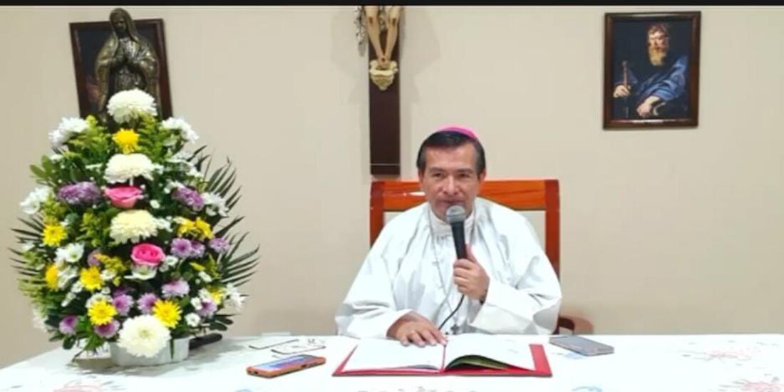 El obispo de Villahermosa, Jesús Rojas López, durante su homilía, ayer.