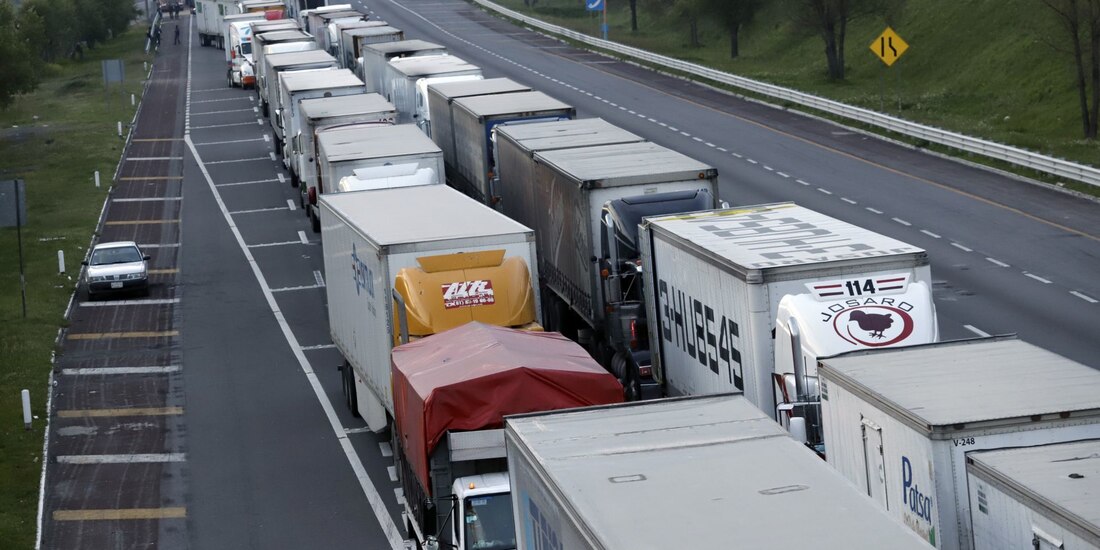 Tráfico en la autopista México - Puebla.