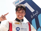 El regiomontano celebra el triunfo que consiguió, ayer, en el Gran Premio de Budapest, en la F2.