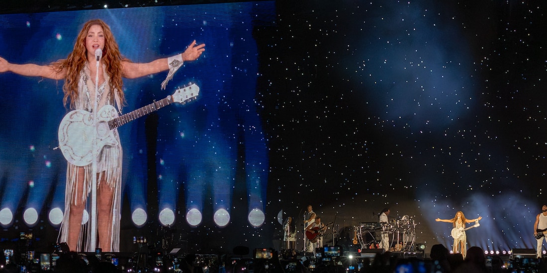 Más de 400 mil asistentes acudieron al Zócalo a ver a Shakira, en su concierto gratuito.