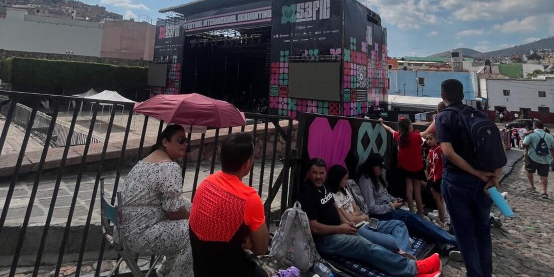 Fans de Damon Albarn madrugan para ver a Africa Express