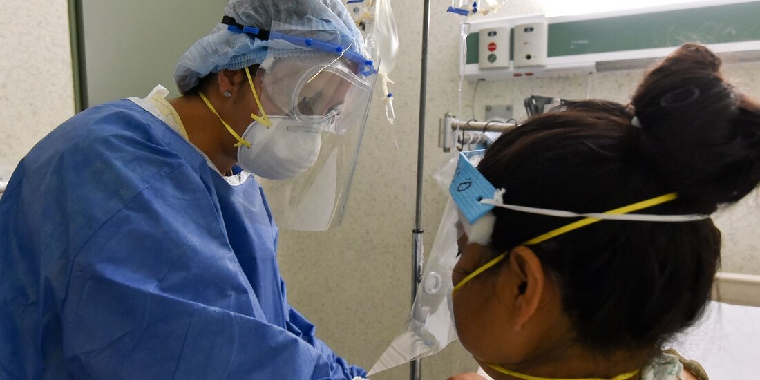 Atención a paciente en hospital de México