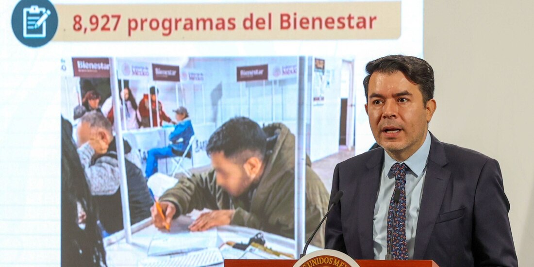 Félix Arturo Medina Padilla, subsecretario de Gobernación, ayer, en la presentación del programa México te Abraza.