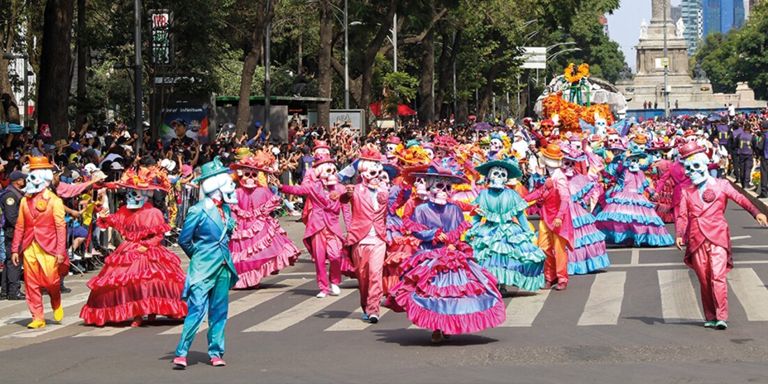Calaveras y catrinas regresan la fiesta a la CDMX