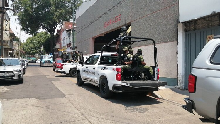 Elementos de la Guardia Nacional acudieron a las inmediaciones del Hotel Dos Mundos, ubicado en la Ciudad de México, donde fueron extorsionadas 13 personas vía telefónica, el pasado 20 de mayo del 2020.