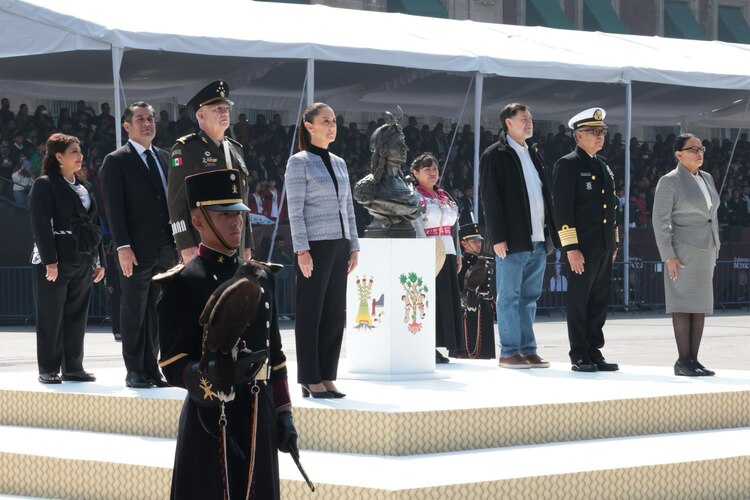 Claudia Sheinbaum honra a Cuauhtémoc en el 500 aniversario de su muerte con un Funeral de Estado.