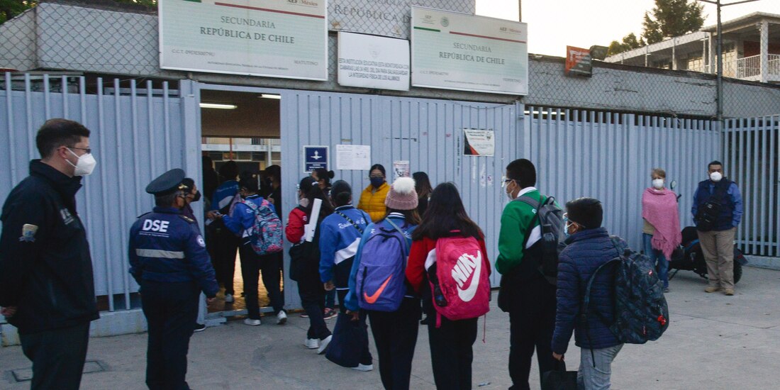 Suspenden clases en 19 municipios de Oaxaca por ciclón Julia.