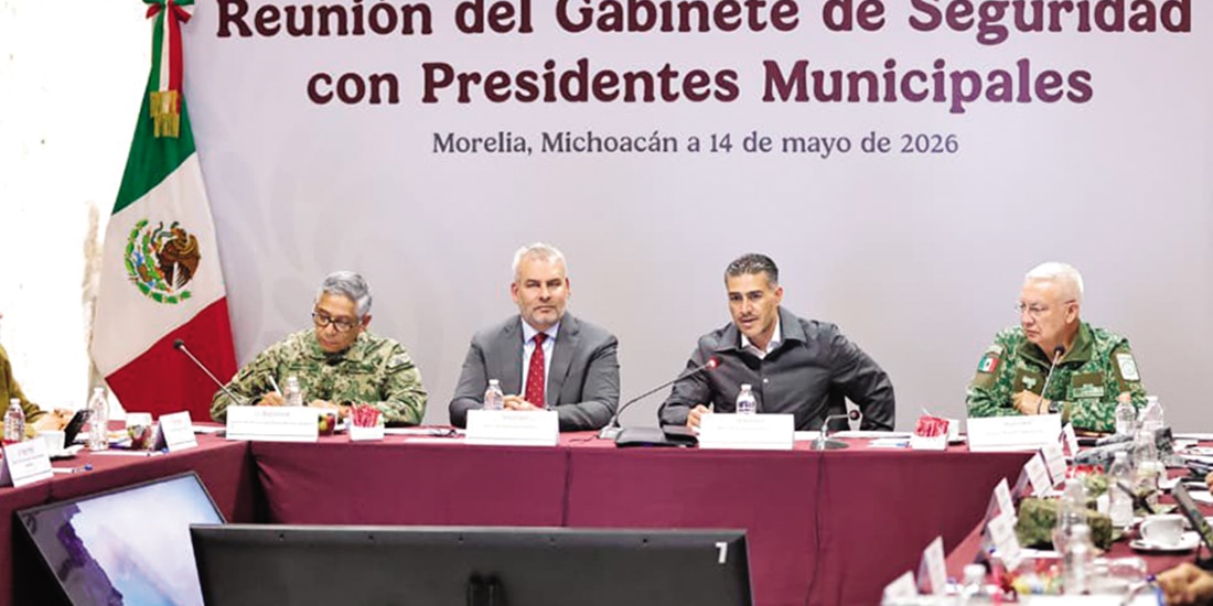 El gobernador de Michoacán e integrantes del Gabinete de Seguridad, ayer.