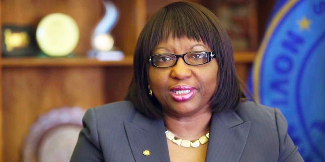 Carissa F. Etienne, directora de la OPS, pidió a la población no relajar las medidas sanitarias contra COVID-19 en Semana Santa, para detener el aumento de contagios.