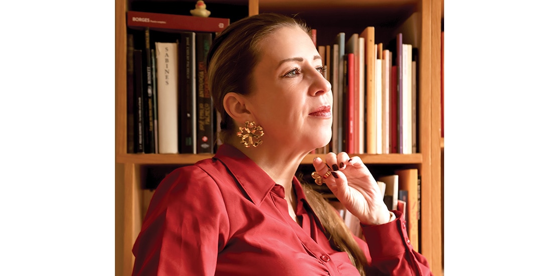 LA ESCRITORA en la recámara de su casa, durante la entrevista