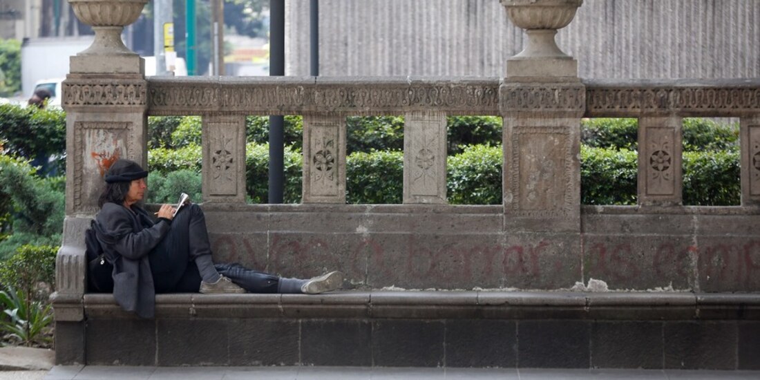 Invierten 8.5 mdp en restauración de bancas de cantera del Paseo de la Reforma