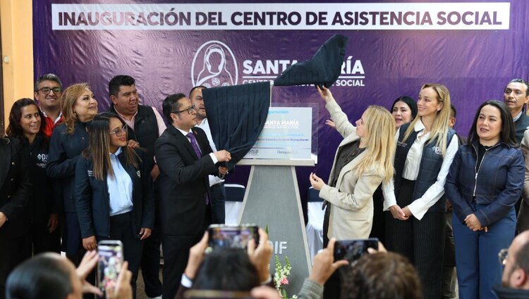 La presidenta municipal de Huixquilucan, Romina Contreras Carrasco, encabezó el corte de listón de la nueva infraestructura asistencial.