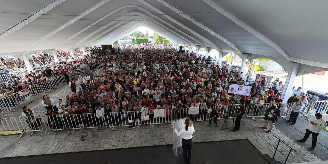 Claudia Sheinbaum durante un evento en el municipio Nezahualcóyotl, Estado de México.
