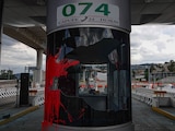 Aspecto de una caseta vandalizada por manifestantes.