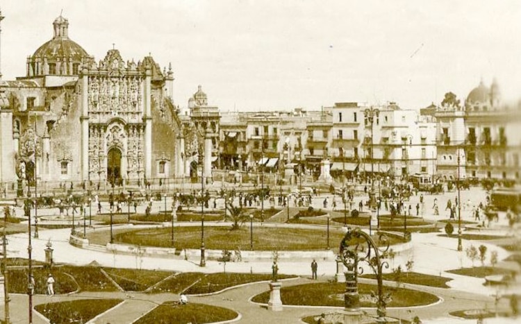 La Real y Pontificia Universidad de México.