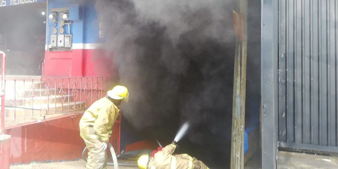 Queman negocios en Tabasco.