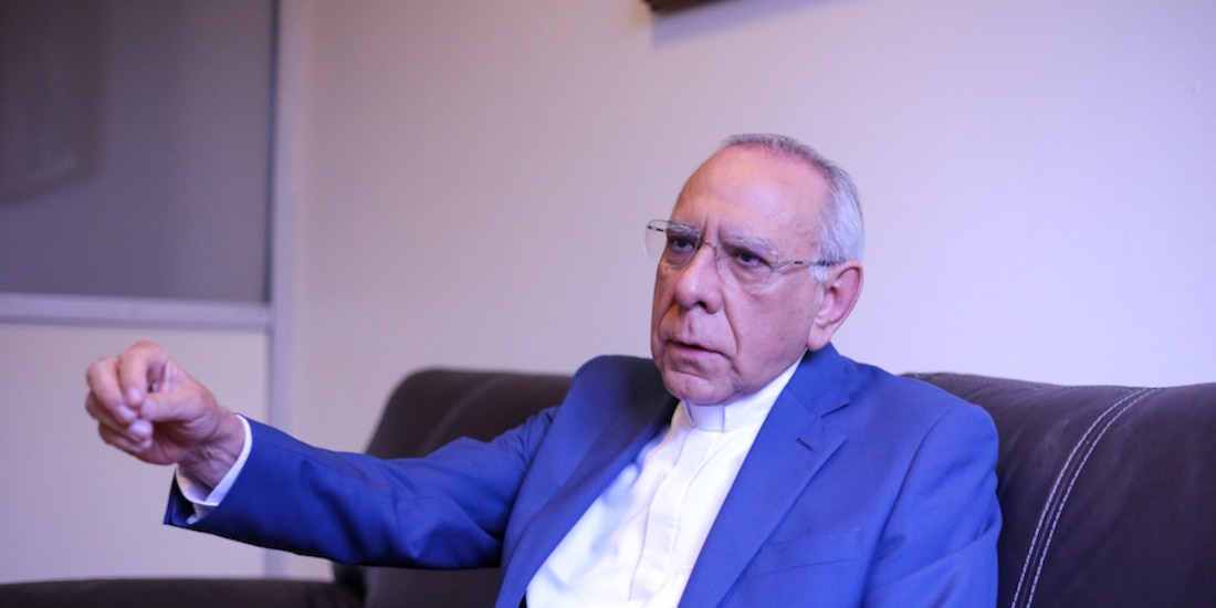 El sacerdote Mario Flores en entrevista con La Razón.