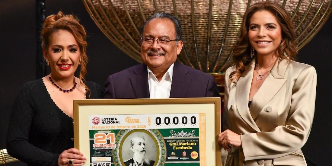 Autoridades en la presentación.