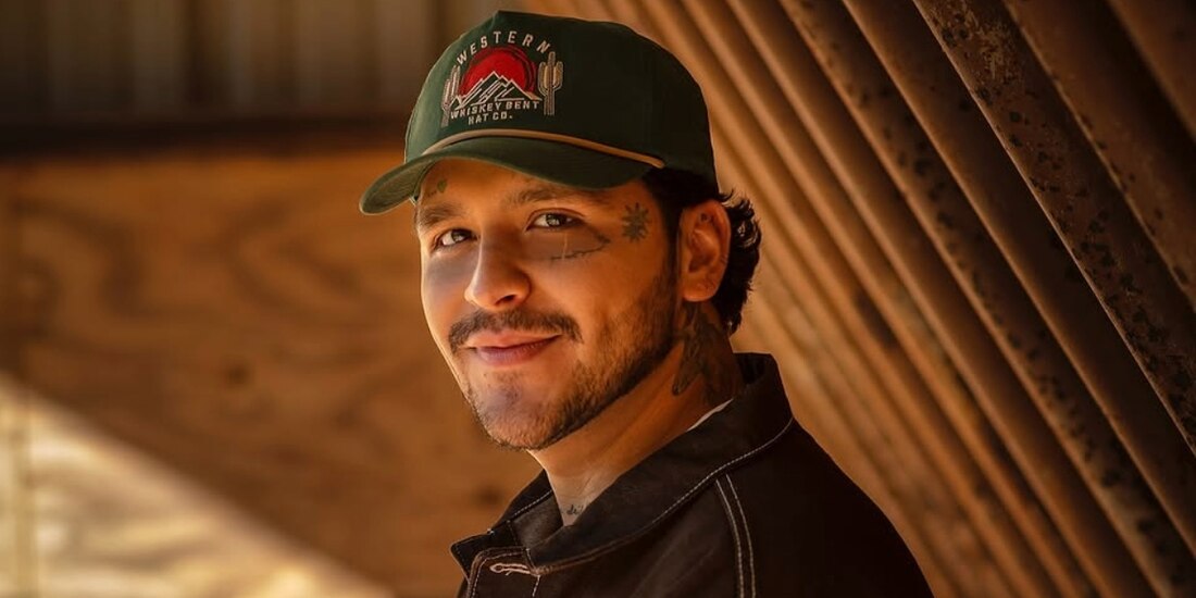 Christian Nodal le dedica a su hija una canción y lo acusan de ser un padre ausente.