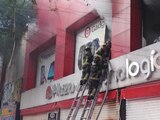 Incendio consume 2 locales de la Plaza de la Tecnología, en la colonia Centro