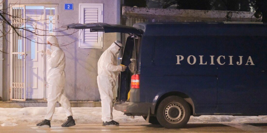 Forenses arriban a la escena del crimen, ayer, en Podgorica.