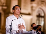El presidente de Perú, Martín Vizcarra, se dirigió hoy a los medios de comunicación frente al palacio presidencial después de que los legisladores lo destituyeron por cargos de corrupción, en Lima, Perú, el 9 de noviembre de 2020.