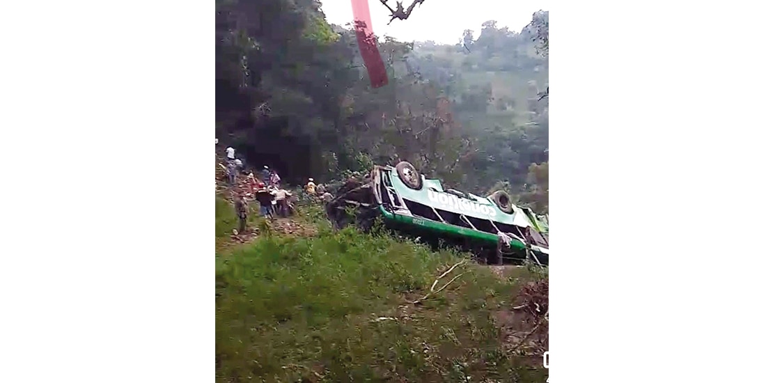 EL VEHÍCULO accidentado iba de la Ciudad de México hacia Chicontepec.