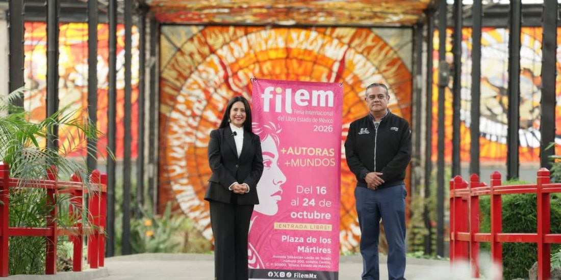 El recinto al aire libre que acoge a los 115 pabellones editoriales es la Plaza de los Mártires, en el corazón del centro histórico de Toluca.
