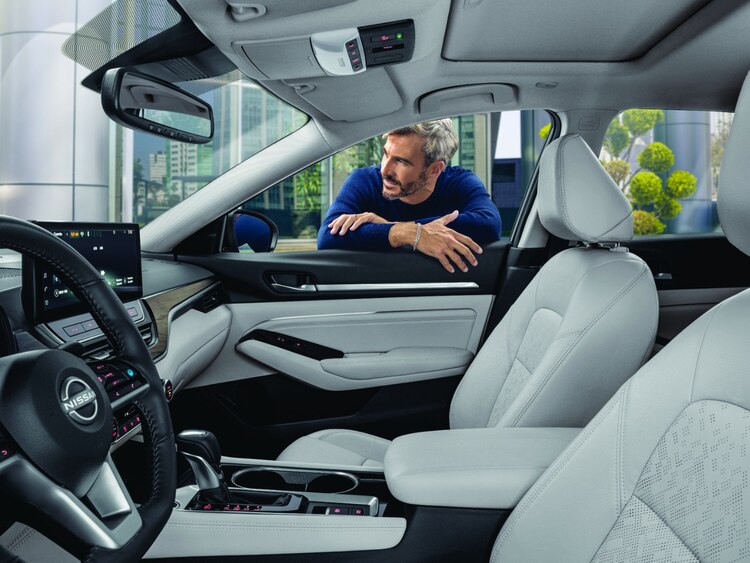 El icónico sedán incorpora tecnologías únicas en su tren motriz, como lo es un motor 2.0L turbo de compresión variable (VC-Turbo).