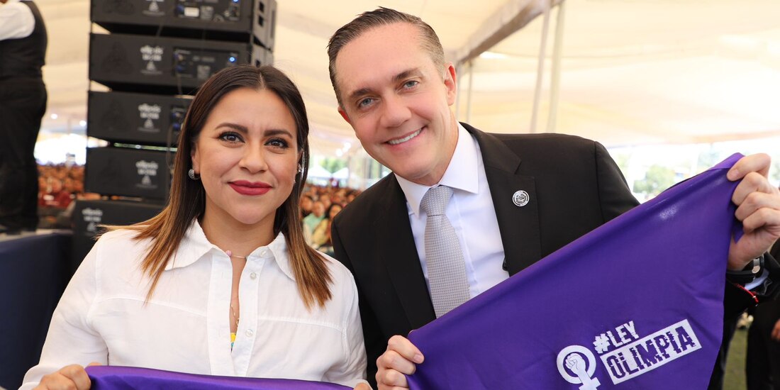 El Alcalde Cuajimalpa de Morelos (derecha).