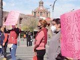 Trabajadores del SAT protestan por su cese injustificado, en 2021.