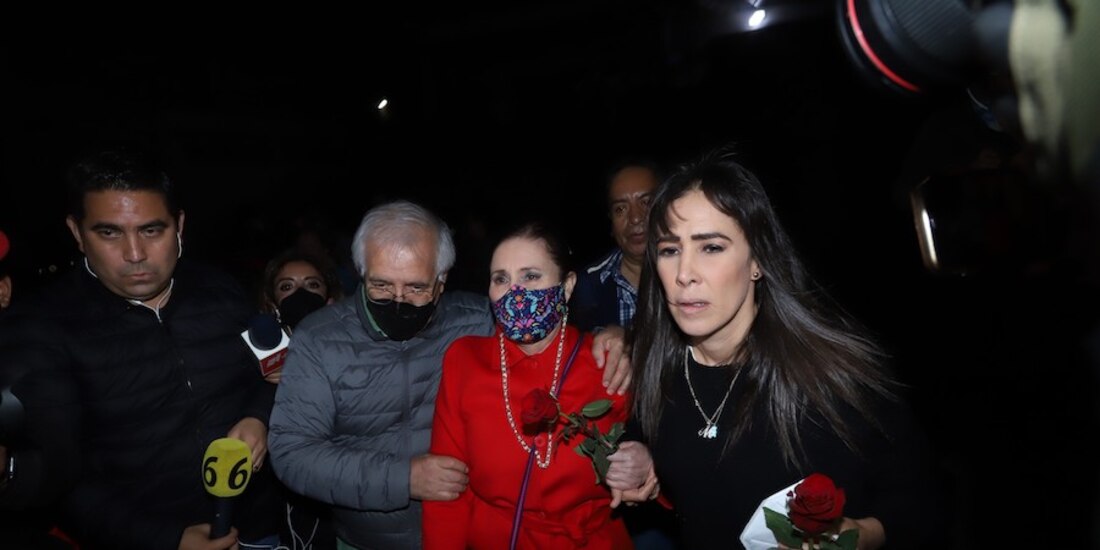 Rosario Robles a su salida del penal de Santa Martha, la noche del viernes 19 de agosto.
