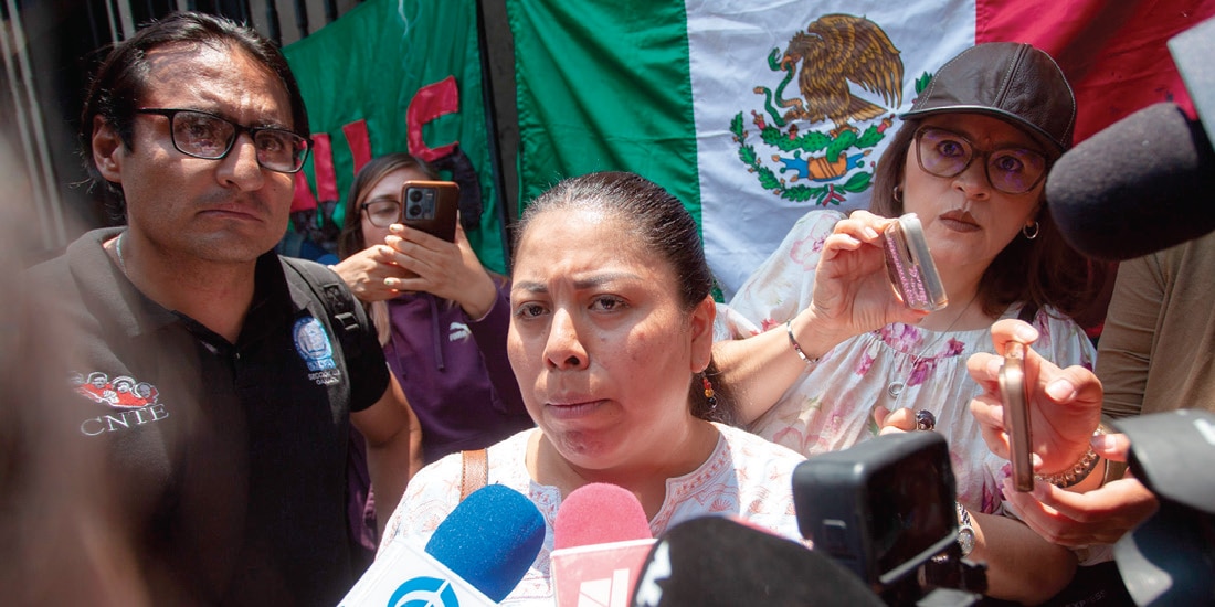 LA SECRETARIA general de la sección XXII de la CNTE, ayer, al salir de Gobernación