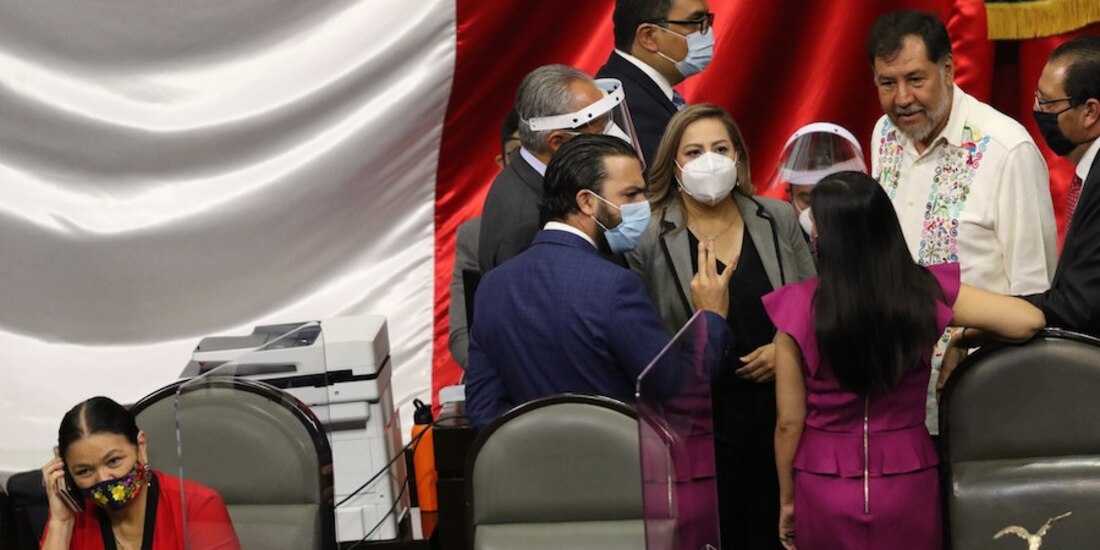 Dulce María Sauri, Elías Lixa, Laura Rojas, Reginaldo Sandoval, Gerardo Fernández Noroña, Lizbeth Mata y Marco Adame, ayer.