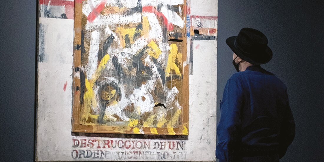 El hijo de Vicente Rojo, el pasado jueves durante la inauguración de la exhibición.