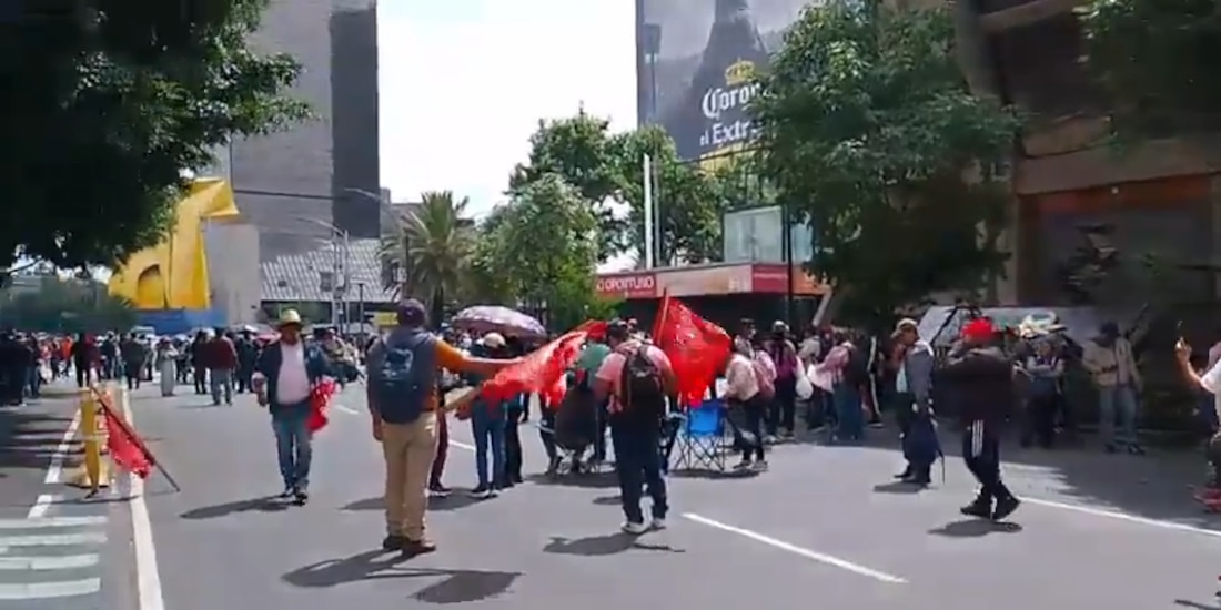 Bloqueo de la CNTE sobre Paseo de la Reforma.