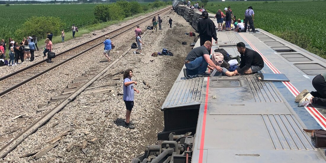 Se descarrila tren en Missouri, EU; pasajero capta imágenes del suceso.