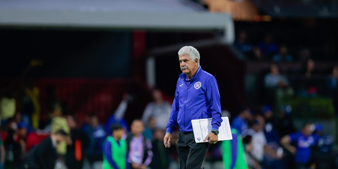 Ricardo Ferretti durante el partido Cruz Azul vs América, de la Jornada 15 del Torneo Clausura 2023 de la Liga MX, en el Estadio Azteca, el 15 de Abril de 2023.