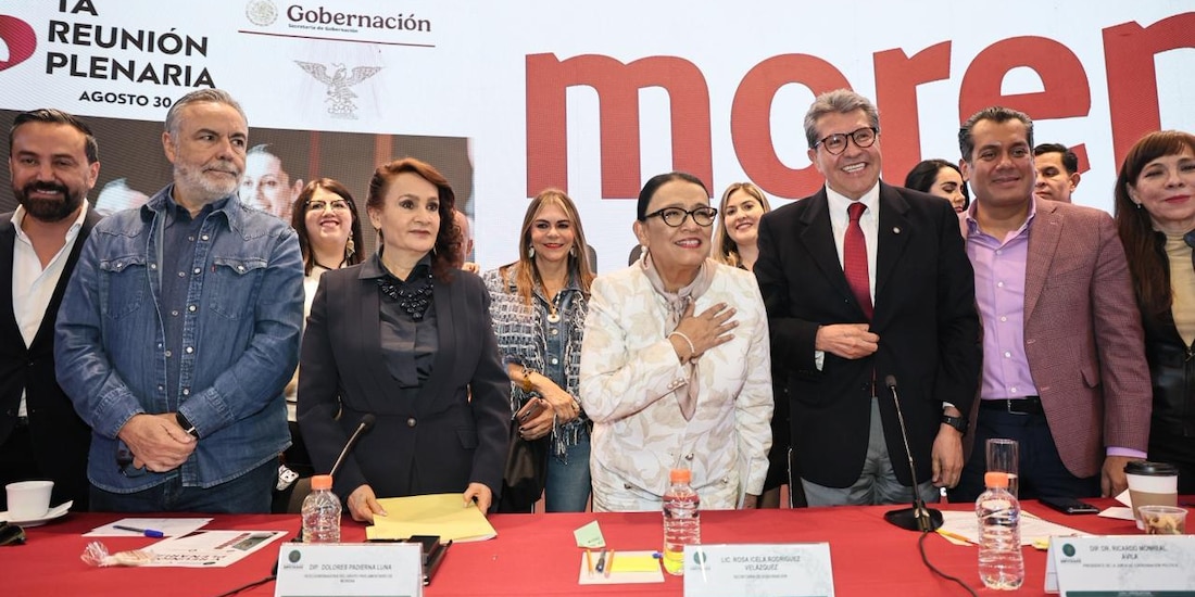 Al centro, la secretaria de Gobernación, Rosa Icela Rodríguez Velázquez, el 30 de agosto de 2026.