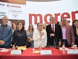 Al centro, la secretaria de Gobernación, Rosa Icela Rodríguez Velázquez, el 30 de agosto de 2026.