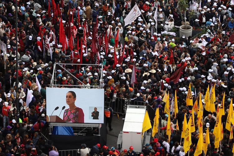Fotografía de archivo de un evento en el Centro de la CDMX encabezado por la presidenta Claudia Sheinbaum.