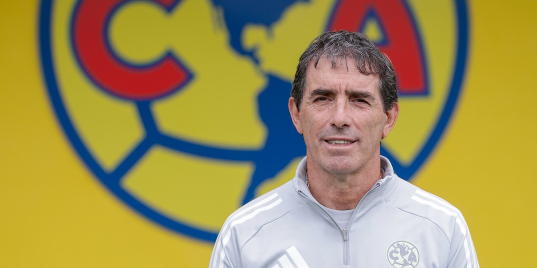 Guillermo Almada reportó en Coapa para comenzar su etapa como entrenador del América.