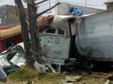 Al lugar del accidente acudieron los servicios de emergencia del Estado de México, Cruz Roja y Guardia Nacional.