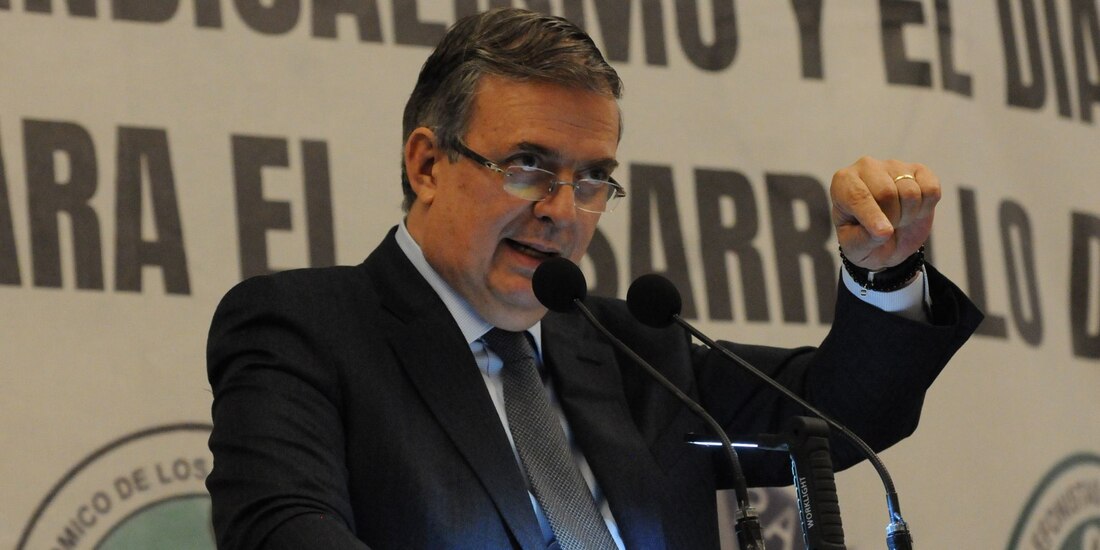 Marcelo Ebrard presenta otra vez pruebas de anomalías en proceso interno