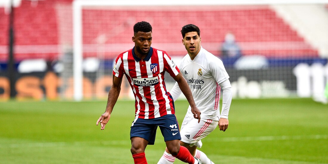 Una acción del duelo entre el Real Madrid y el Atlético de Madrid