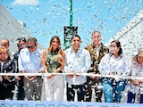 Al centro de la imagen el Gobernador constitucional.