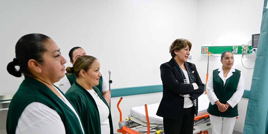 La gobernadora Delfina Gómez, de visita por hospitales mexiquenses, en junio.