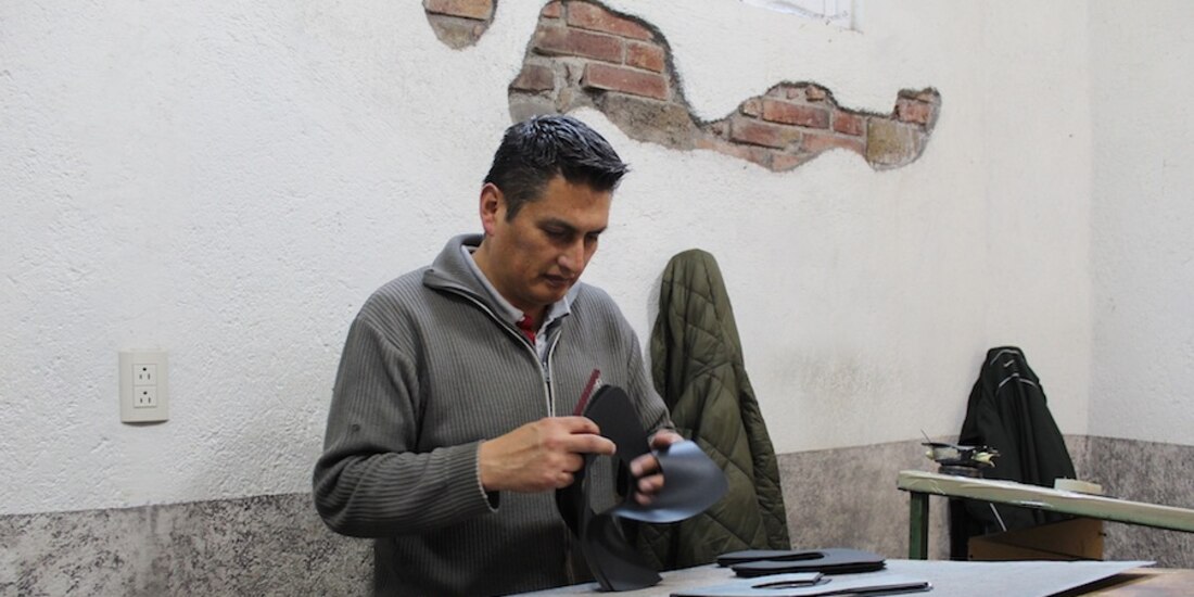 Los maestros hacen botas, zapatillas e infinidad de modelos para todo gusto.